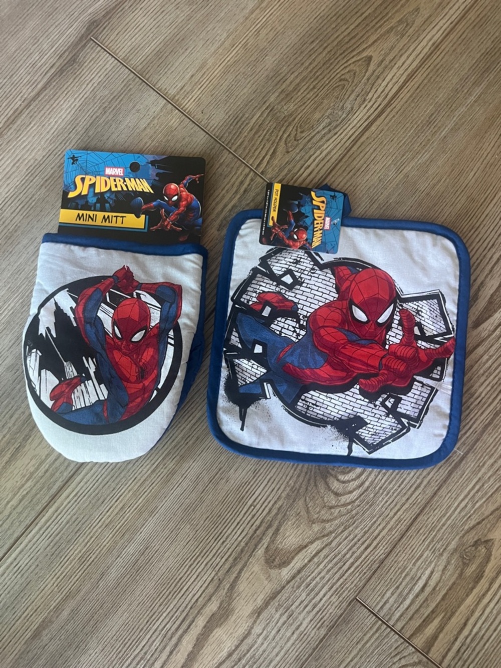 Marvel Spider-Man Mini Oven Mitt and Pot Holder Set - Red & Blue